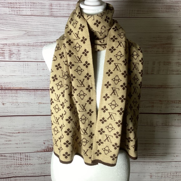 Authentic Louis Vuitton Reversible Scarf - Picture 3 of 5